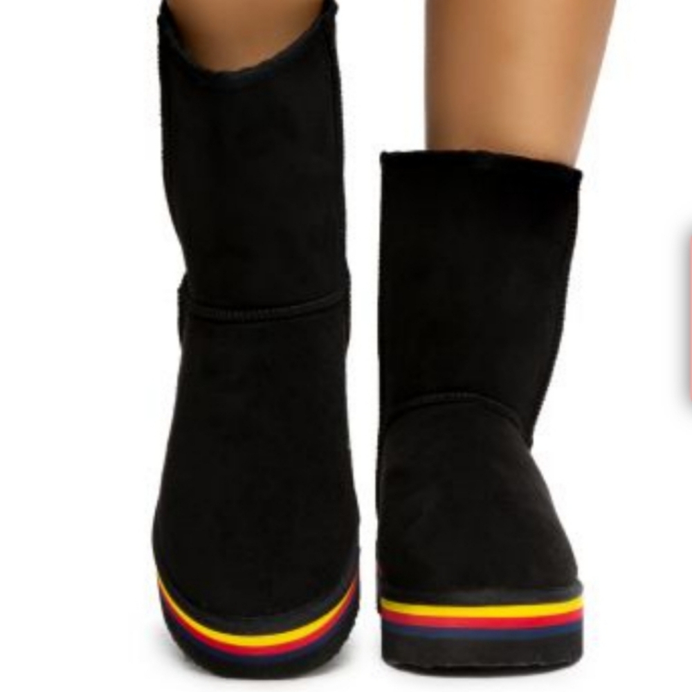NWT Amy Ankle Black Boots Slip Ons - Picture 3 of 4